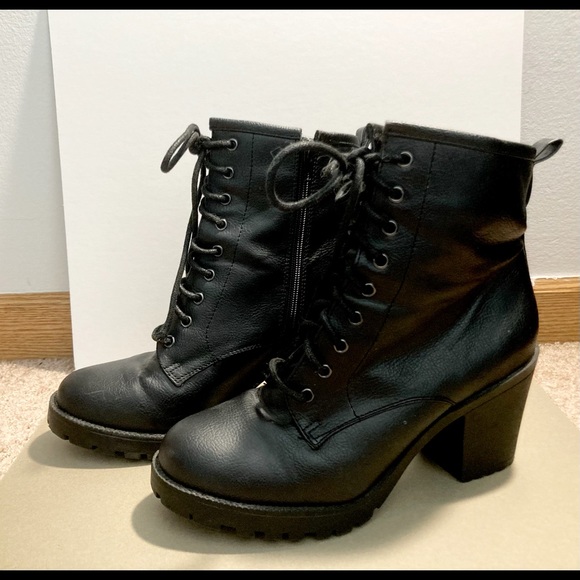 Black US 8.5 heeled boots - Picture 1 of 3